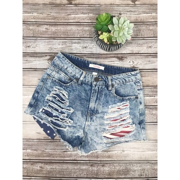 Refuge, Distressed denim shorts   size 2 - Picture 2 of 10